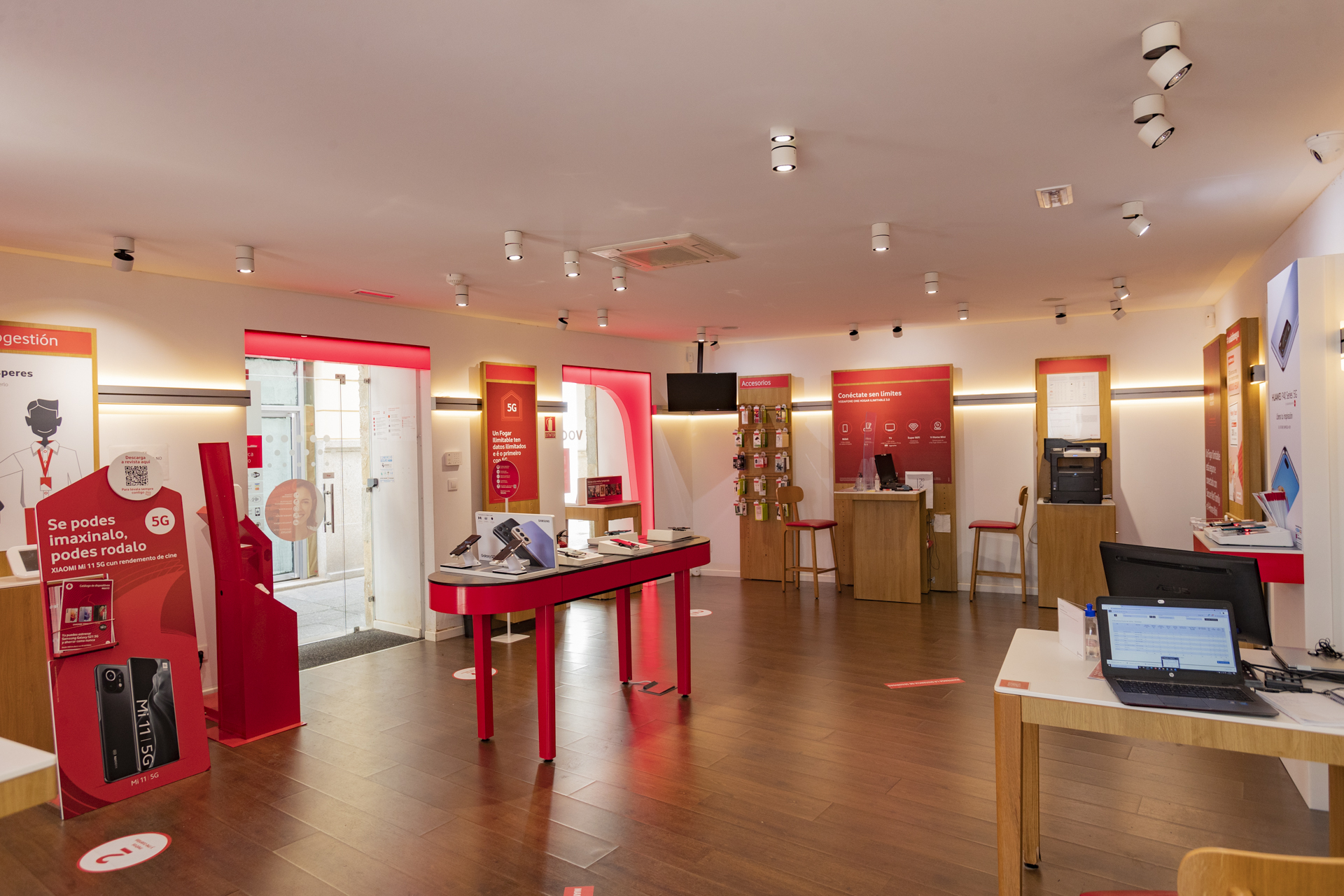 VODAFONE 4